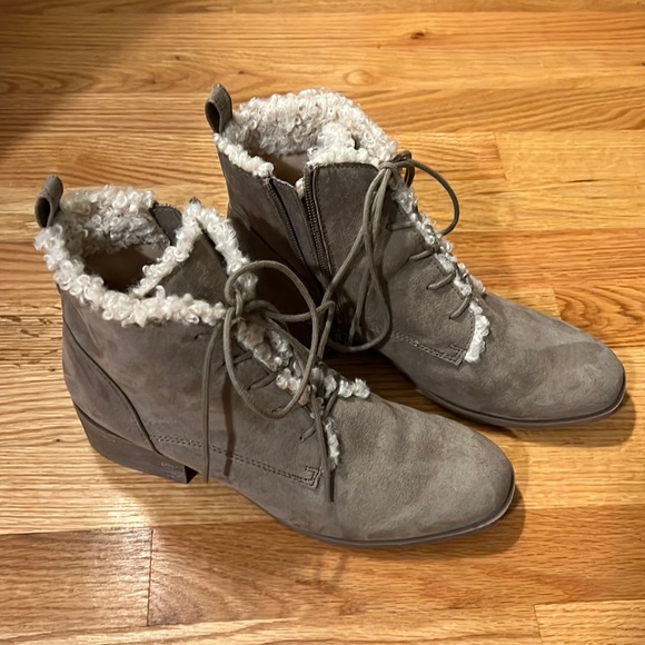 Reaction by Kenneth Cole Booties - Picture 1 of 3